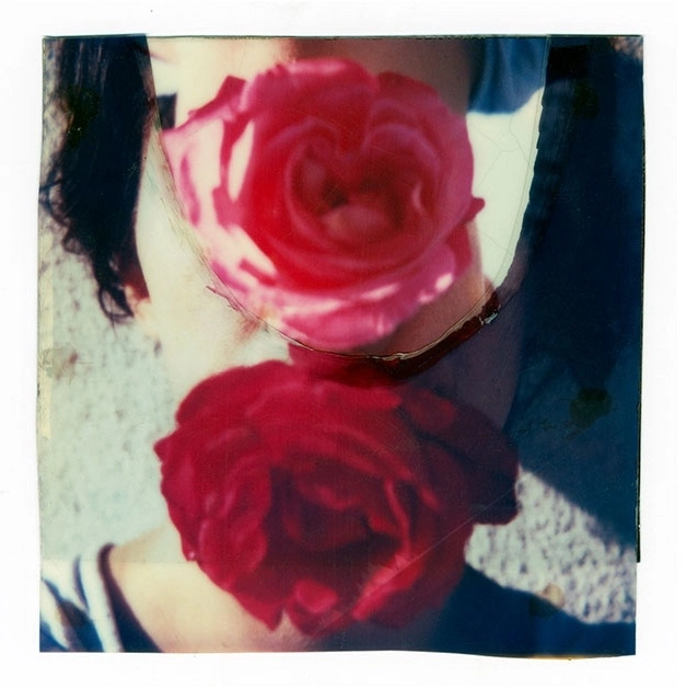 Lundi je suis rose, merdi bleu, mercredi orange, jeudi vert, vendredi rouge, samedi violet et dimanche dorée